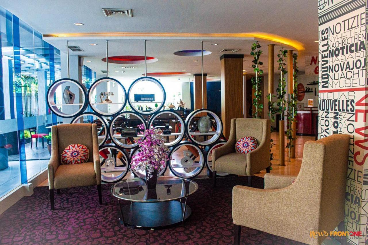 News Hotel Waru Sidoarjo Экстерьер фото