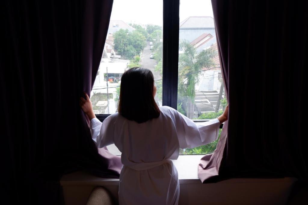 News Hotel Waru Sidoarjo Экстерьер фото