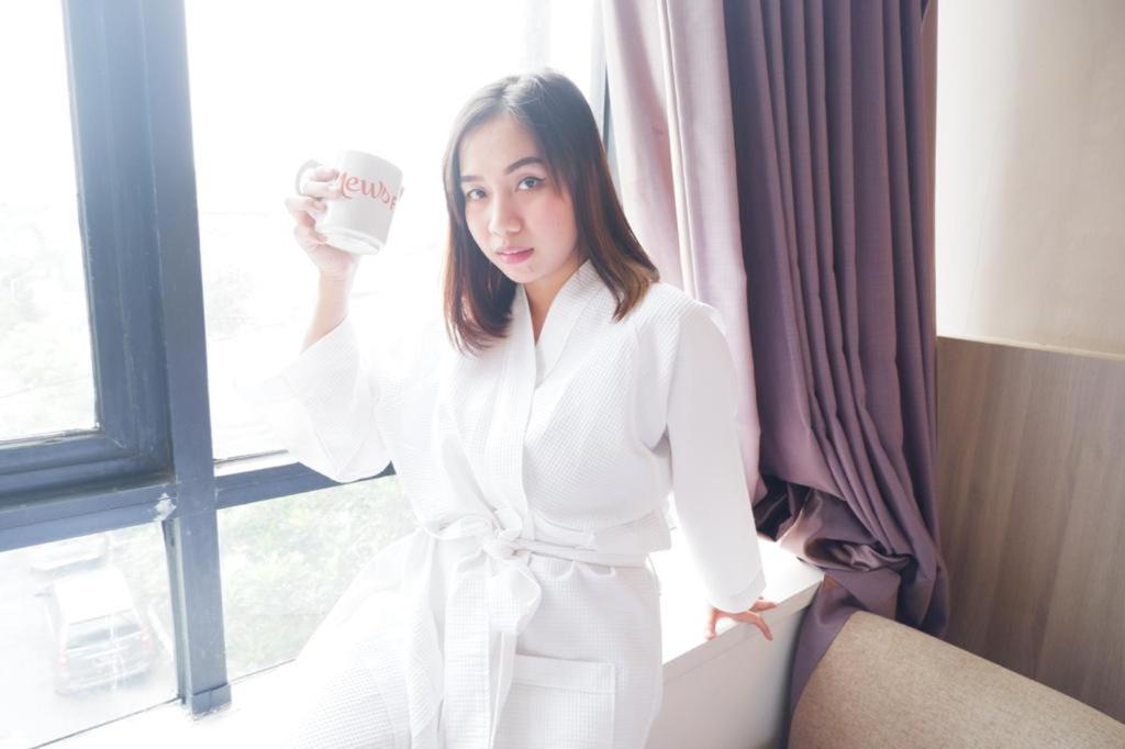 News Hotel Waru Sidoarjo Экстерьер фото