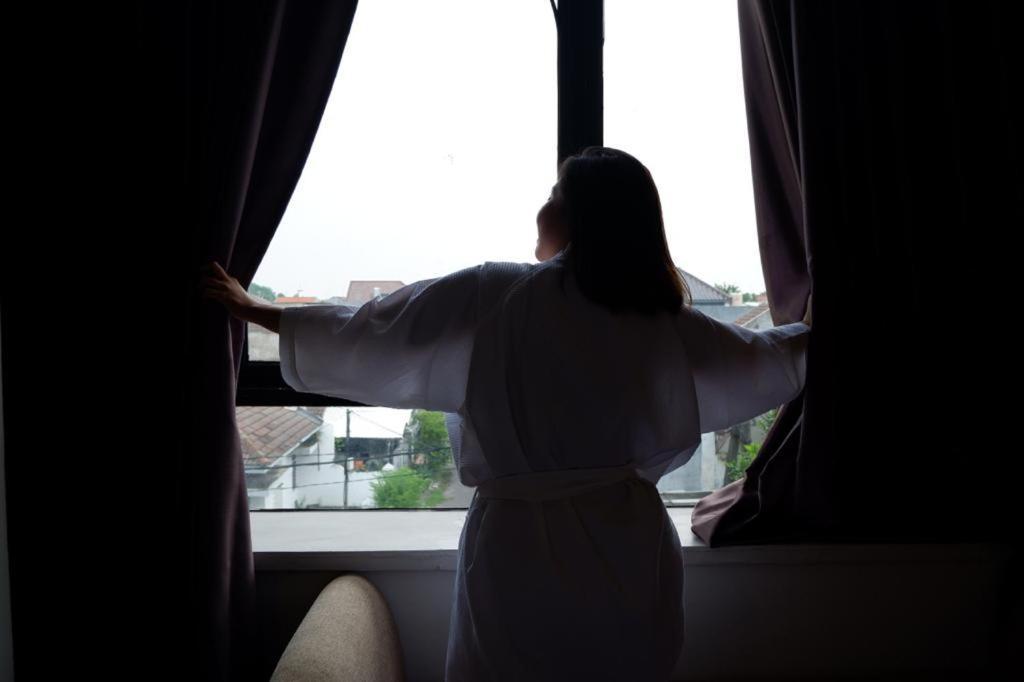 News Hotel Waru Sidoarjo Экстерьер фото