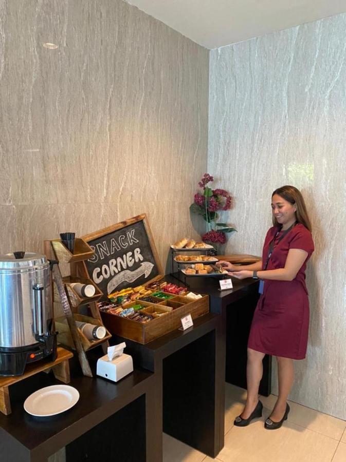 News Hotel Waru Sidoarjo Экстерьер фото