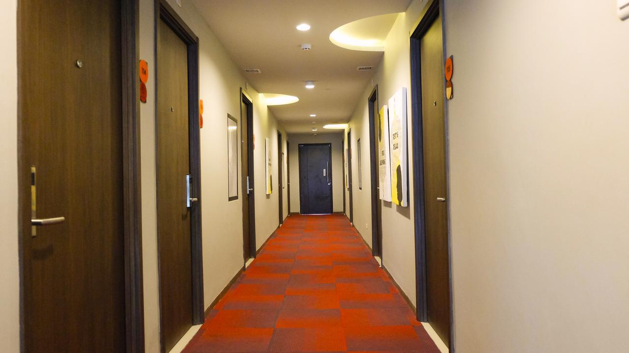 News Hotel Waru Sidoarjo Экстерьер фото