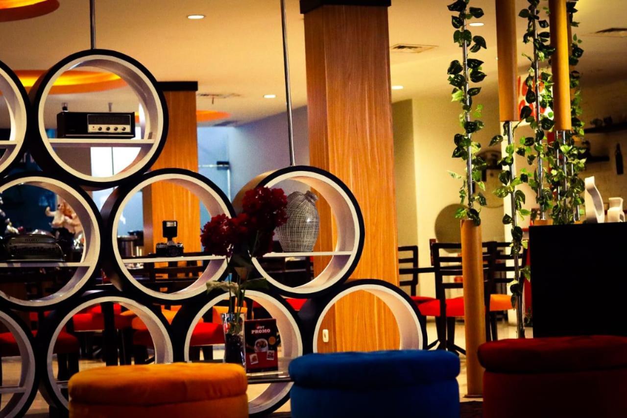News Hotel Waru Sidoarjo Экстерьер фото