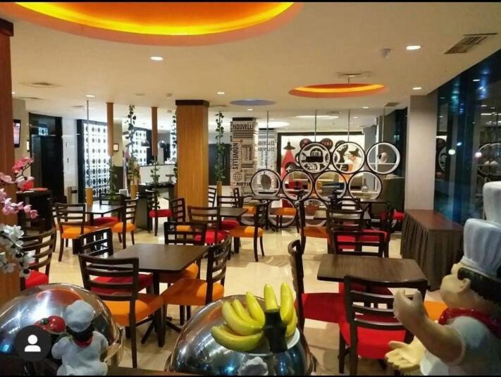 News Hotel Waru Sidoarjo Экстерьер фото