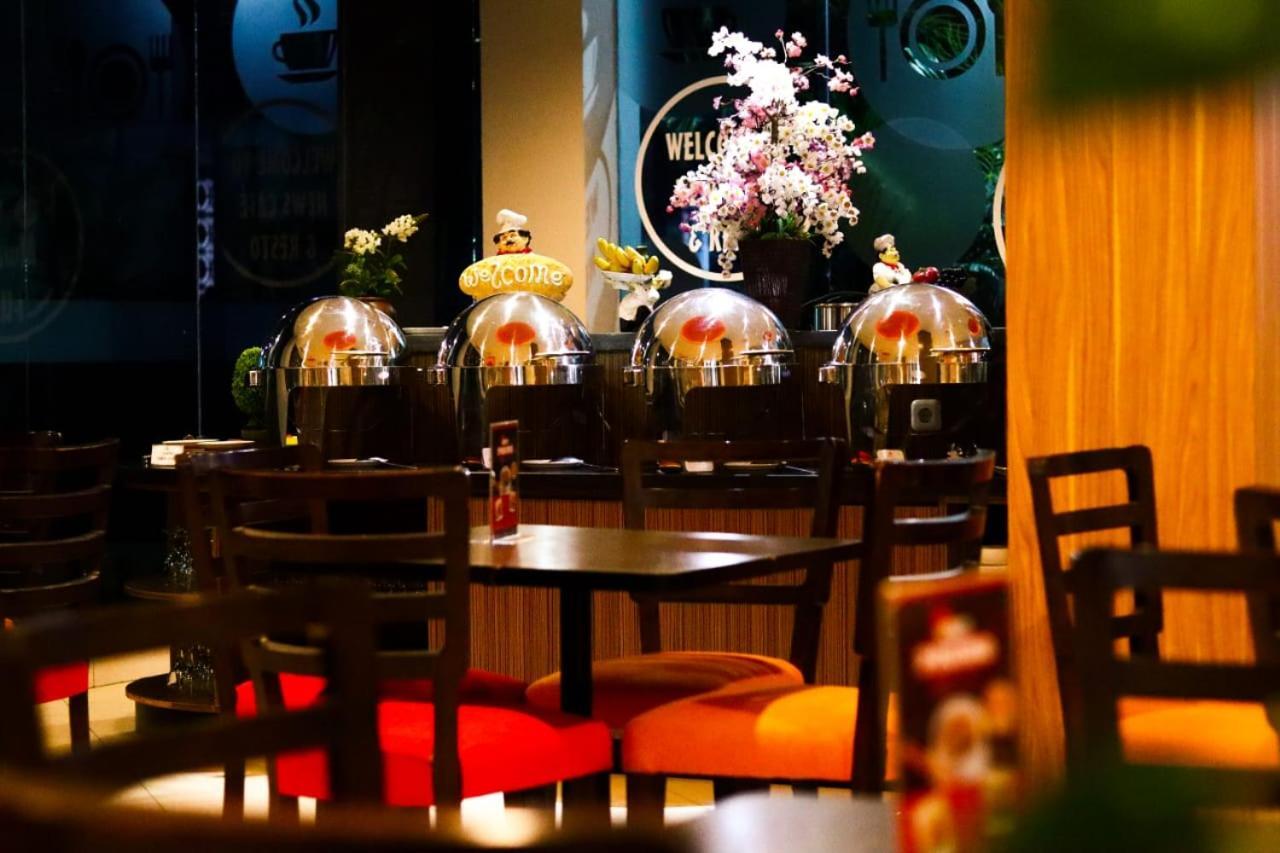 News Hotel Waru Sidoarjo Экстерьер фото
